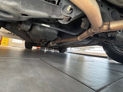 Used 2017 Ford Explorer XLT w/ Equipment Group 202A FWD image 33