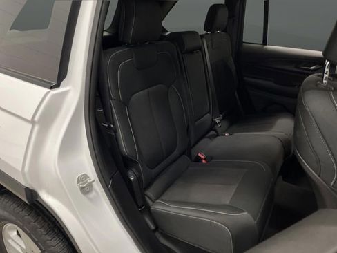 Used 2024 Jeep Grand Cherokee Laredo image 28