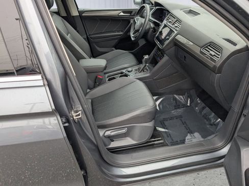 Used 2023 Volkswagen Tiguan SE image 8