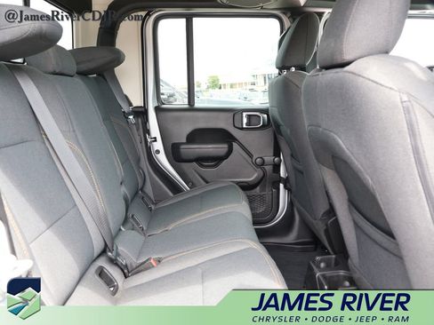 Used 2024 Jeep Gladiator Sport AWD/4WD image 12