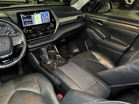 Used 2021 Toyota Highlander Platinum image 37