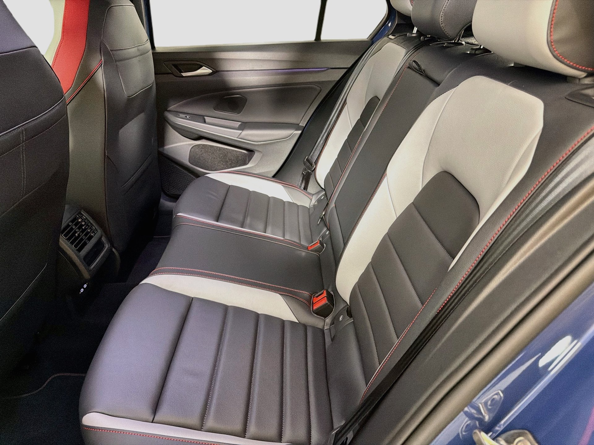 New 2026 Volkswagen GTI SE FWD image 25