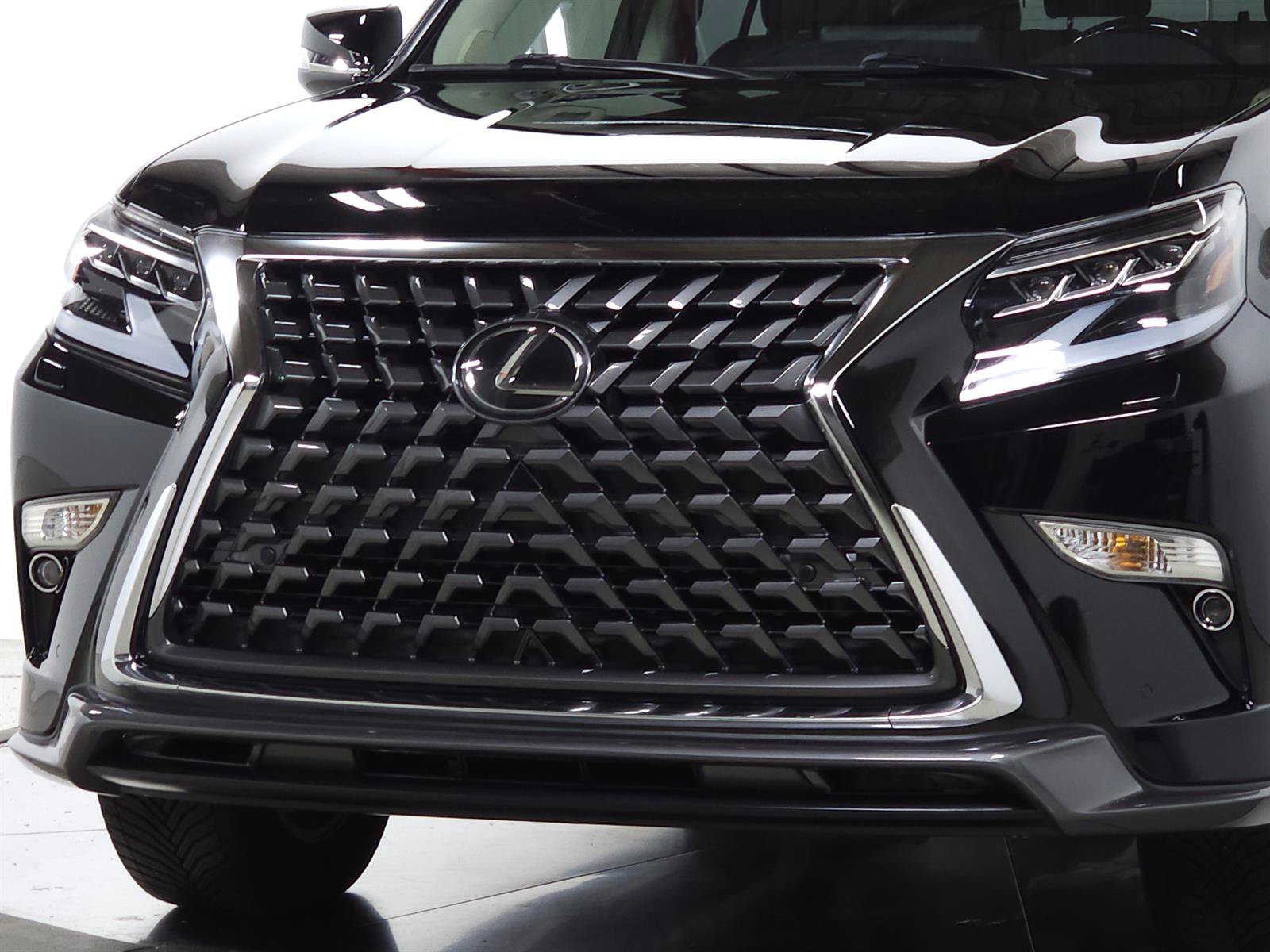 Certified 2023 Lexus GX 460 Premium w/ Accessory Package AWD/4WD image 3