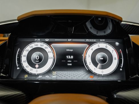 Used 2025 Aston Martin Vanquish image 6