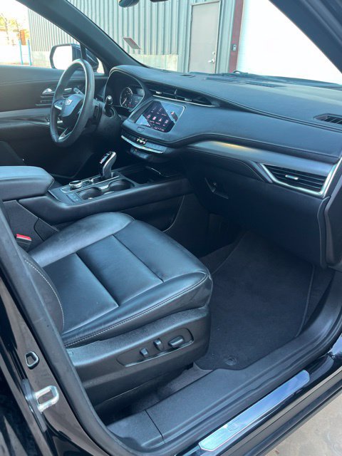 Used 2022 Cadillac XT4 Premium Luxury w/ Cold Weather Package FWD image 11