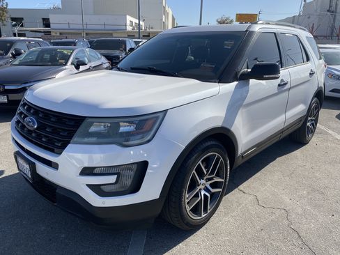 Used 2016 Ford Explorer Sport w/ Equipment Group 401A AWD/4WD image 2