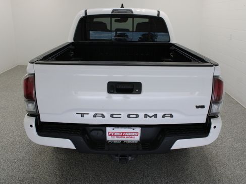 Used 2020 Toyota Tacoma TRD Off-Road w/ Technology Package AWD/4WD image 8