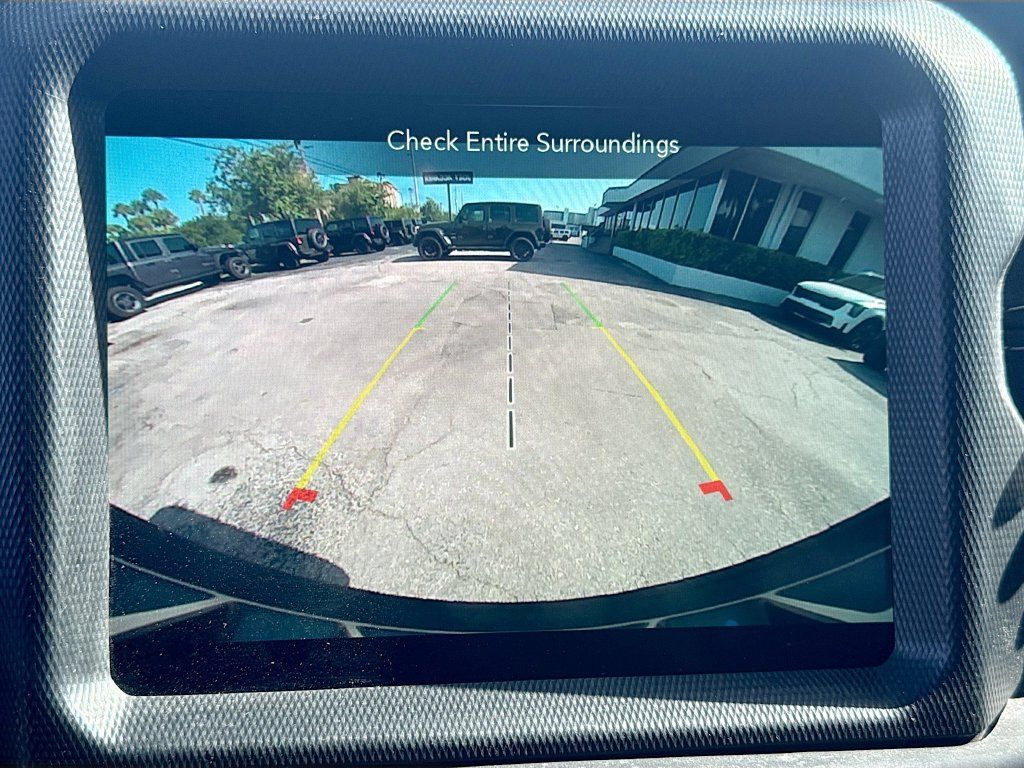 Used 2023 Jeep Wrangler Unlimited Sahara w/ Cold Weather Group AWD/4WD image 15