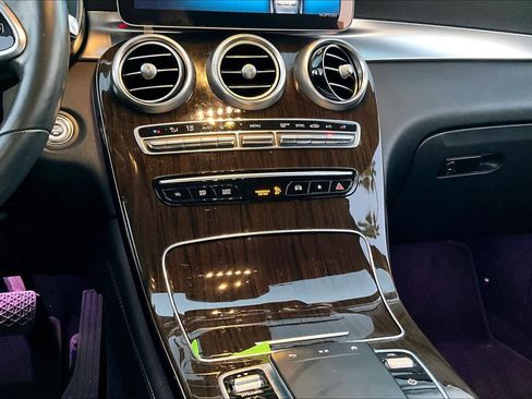 Used 2020 Mercedes-Benz GLC 300 4MATIC image 29