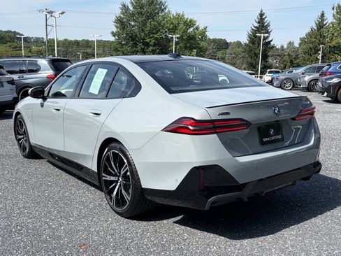 Used 2026 BMW 550e xDrive AWD/4WD image 5