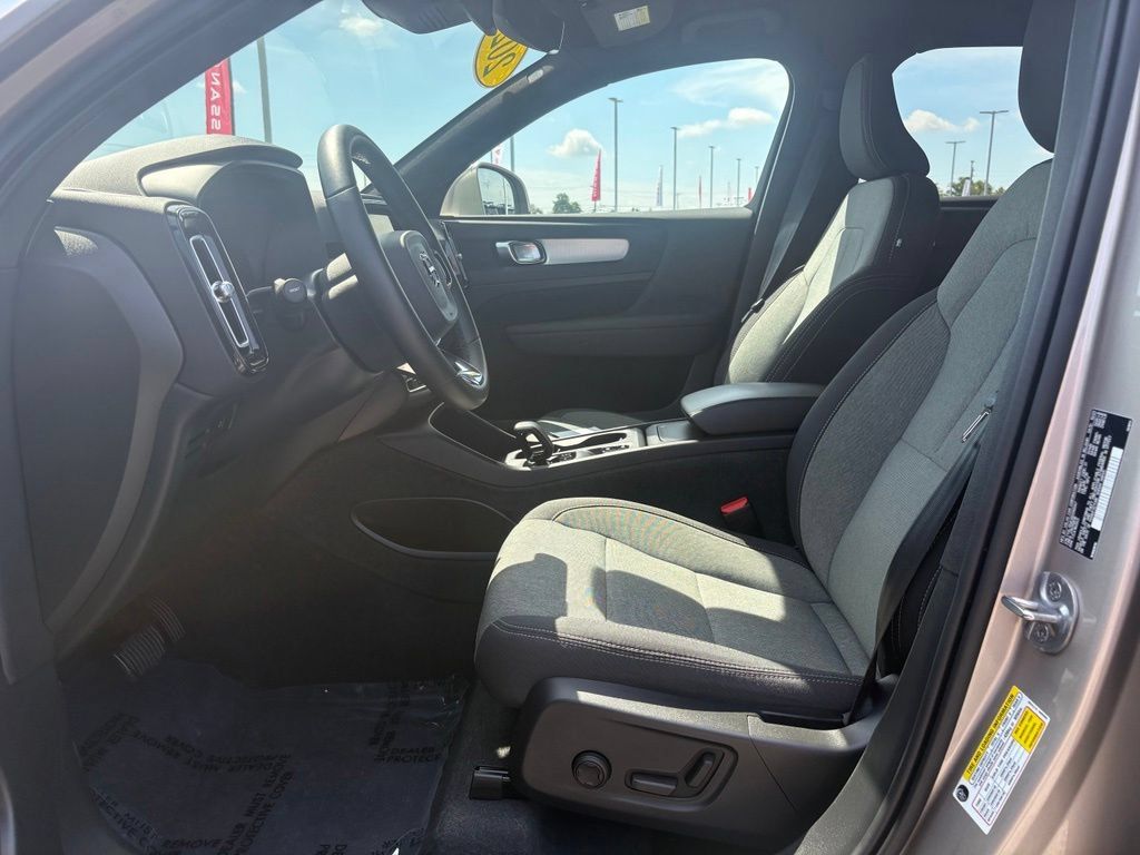 Used 2024 Volvo XC40 B5 Core AWD/4WD image 19