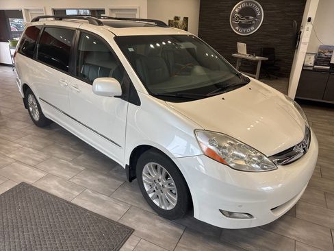 Used 2009 Toyota Sienna XLE Limited image 9