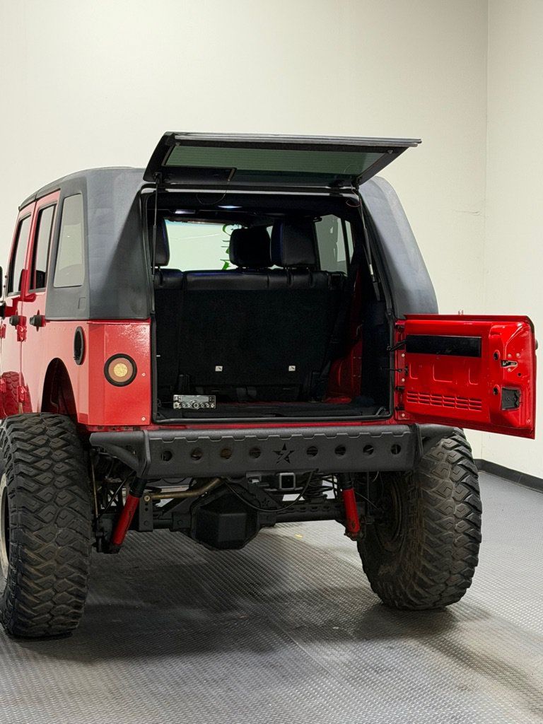 Used 2015 Jeep Wrangler Unlimited Rubicon w/ Connectivity Group AWD/4WD image 12