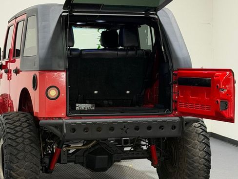 Used 2015 Jeep Wrangler Unlimited Rubicon w/ Connectivity Group AWD/4WD image 12