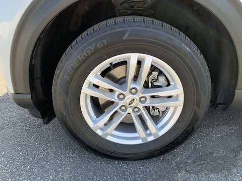 Used 2022 Ford Explorer XLT w/ Equipment Group 202A image 11