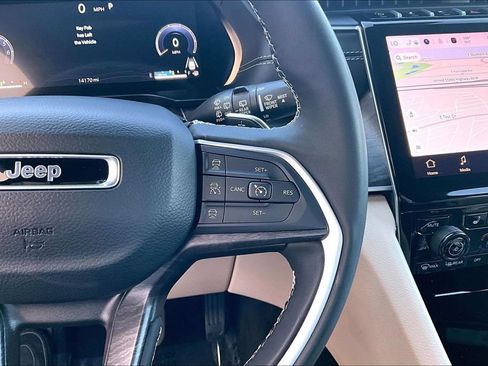 Used 2025 Jeep Grand Cherokee L Limited RWD image 19