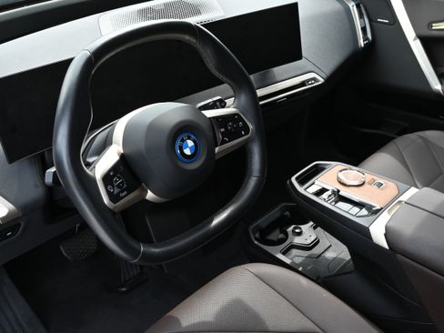 Used 2023 BMW iX xDrive50 w/ Premium Package AWD/4WD image 16