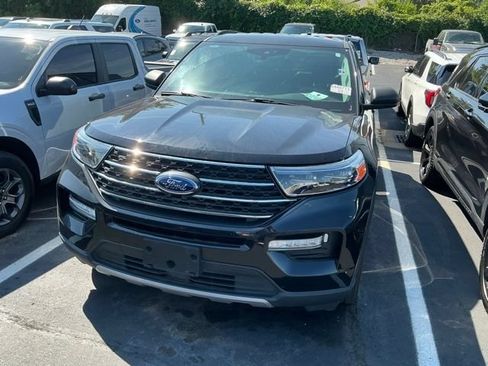 Used 2024 Ford Explorer XLT w/ Equipment Group 202A RWD image 3
