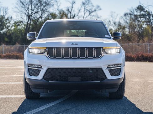 Used 2025 Jeep Grand Cherokee Limited image 2