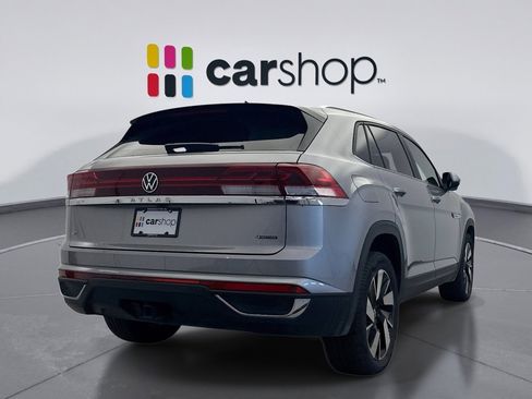Used 2025 Volkswagen Atlas Cross Sport SE image 5