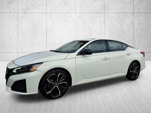 Used 2024 Nissan Altima 2.5 SR FWD image 1
