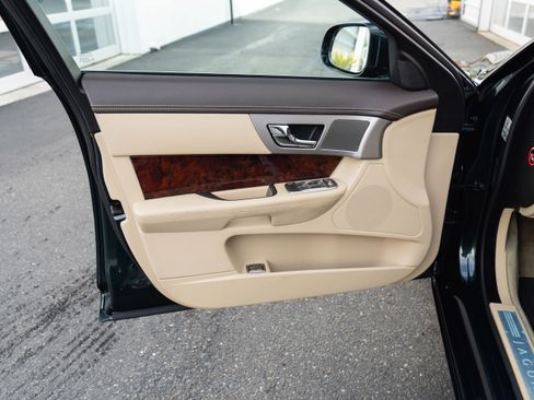 Used 2011 Jaguar XF Portfolio image 10