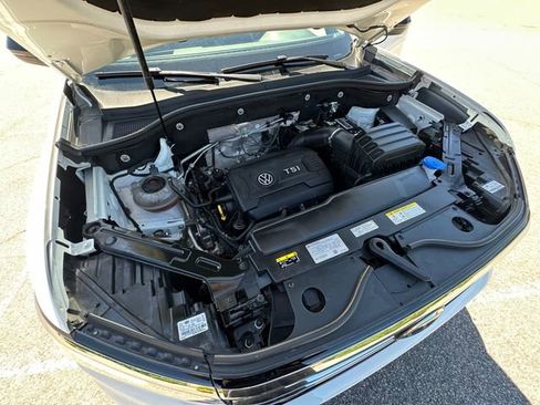 Used 2022 Volkswagen Atlas Cross Sport SE w/ Panoramic Sunroof Package FWD image 32