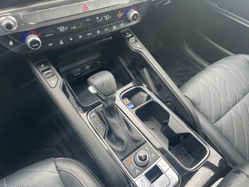 Used 2025 Kia Telluride AWD image 17