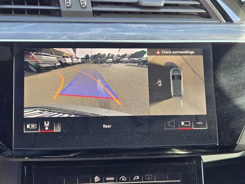 Used 2022 Audi e-tron Premium Plus w/ Premium Plus Package image 19