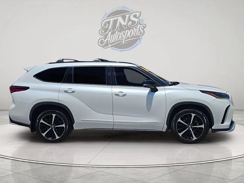 Used 2021 Toyota Highlander XSE AWD/4WD image 6