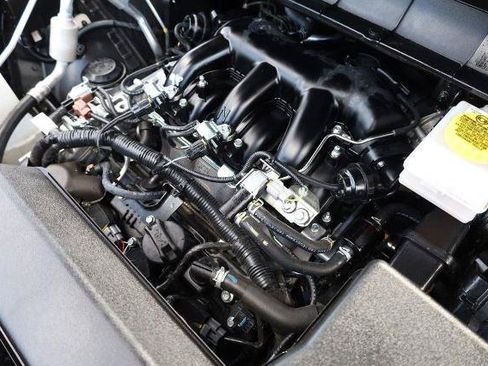 Certified 2025 Nissan Pathfinder SV w/ SV Premium Package FWD image 30