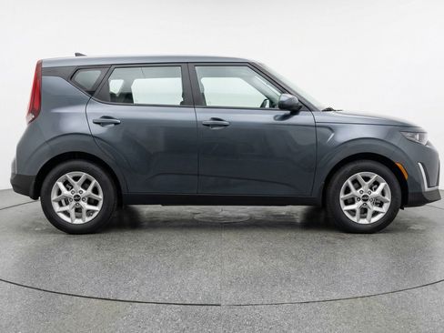 Used 2025 Kia Soul LX w/ LX Technology Package image 11