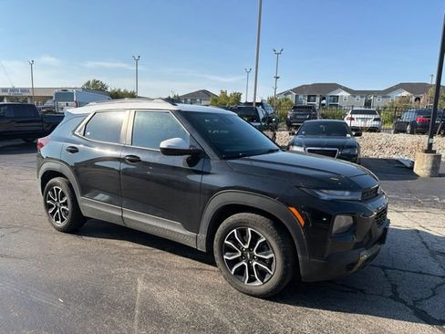Used 2023 Chevrolet TrailBlazer ACTIV w/ Sun and Liftgate Package FWD image 2