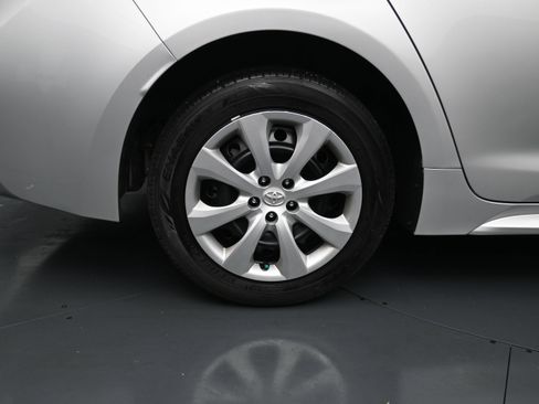 Used 2025 Toyota Corolla LE FWD image 9