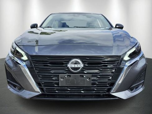 Used 2025 Nissan Altima 2.5 SV FWD image 8