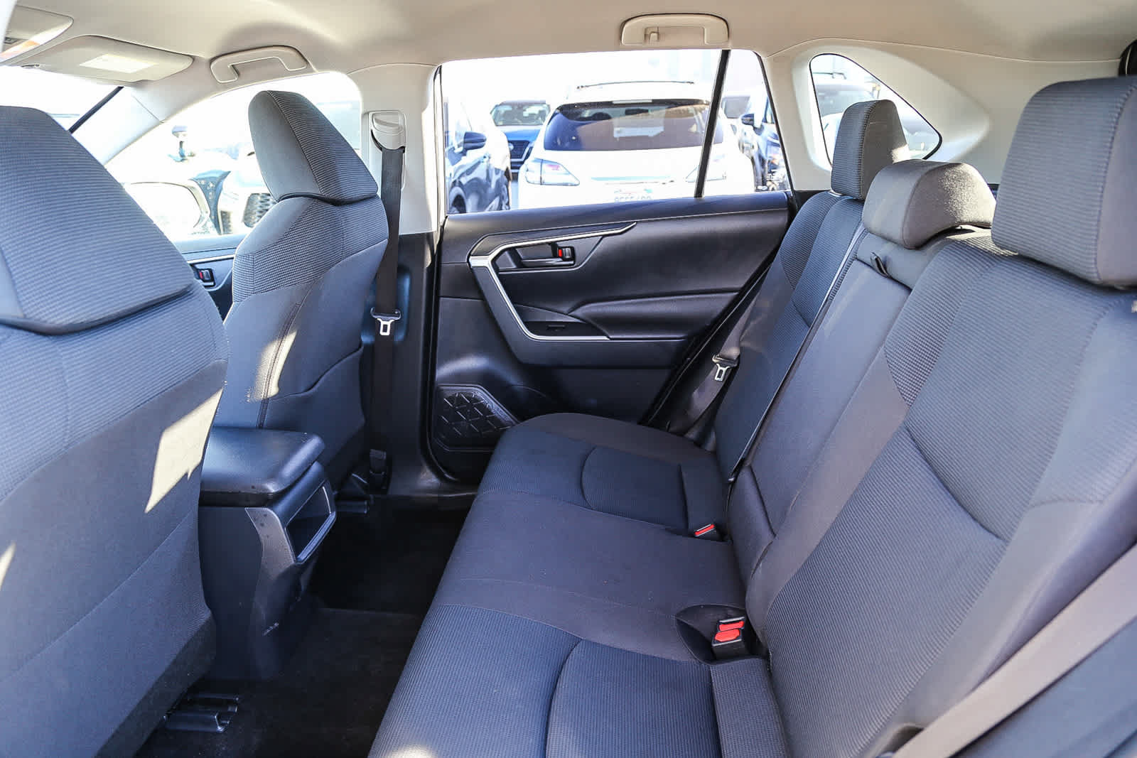 Used 2019 Toyota RAV4 LE w/ Carpet Mat Package AWD/4WD image 17