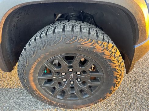 Used 2025 Chevrolet Colorado Trail Boss AWD/4WD image 12