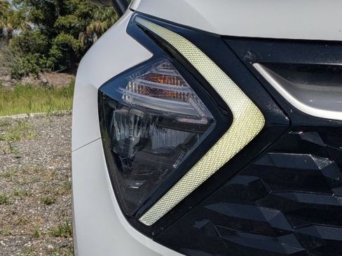 Certified 2023 Kia Sportage EX FWD image 11