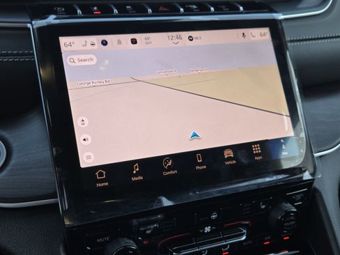 New 2025 Jeep Grand Cherokee Limited w/ Trailer Tow Package image 10