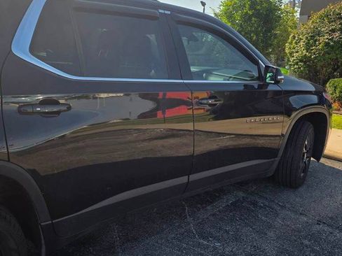 Used 2018 Chevrolet Traverse LT FWD image 1