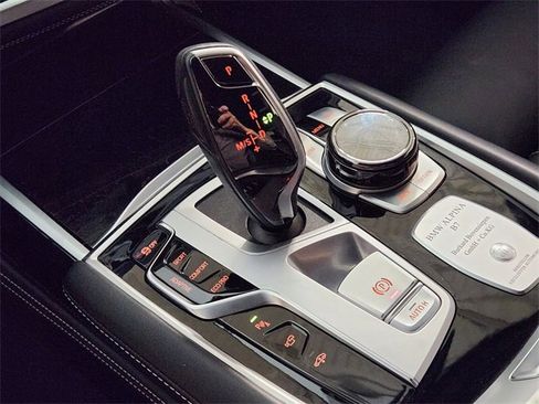 Used 2022 BMW ALPINA B7 xDrive w/ Luxury Rear Seating Package image 20