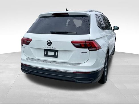 Used 2022 Volkswagen Tiguan SE w/ Panoramic Sunroof Package image 4