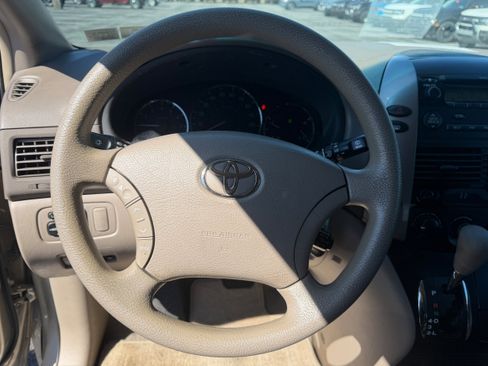 Used 2007 Toyota Sienna LE FWD image 13