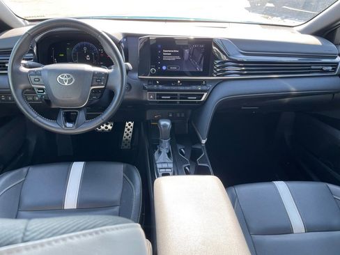 Used 2025 Toyota Camry SE image 23