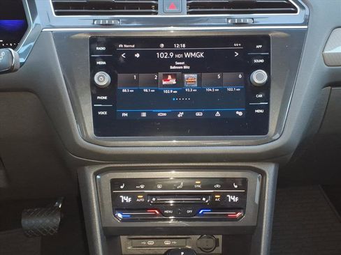 Certified 2022 Volkswagen Tiguan SE w/ Panoramic Sunroof Package image 19
