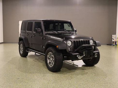 Used 2018 Jeep Wrangler Unlimited Rubicon w/ Connectivity Group AWD/4WD image 1