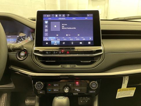 New 2026 Jeep Compass Latitude image 10