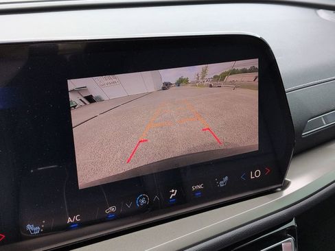 New 2026 Chevrolet Traverse LT w/ Sun and Wheel Package FWD image 25