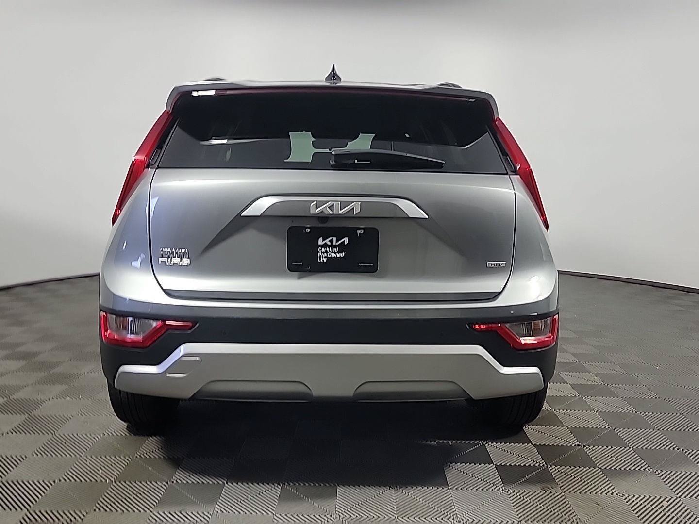 Certified 2024 Kia Niro EX FWD image 4