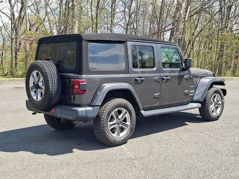 Used 2022 Jeep Wrangler Unlimited Sahara w/ LED Lighting Group AWD/4WD image 8